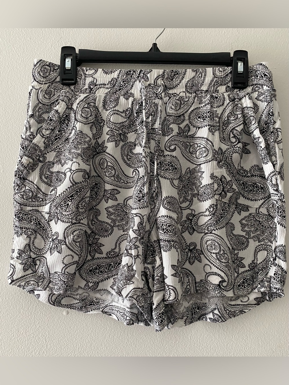 Women's Black Paisley Pull-On Shorts